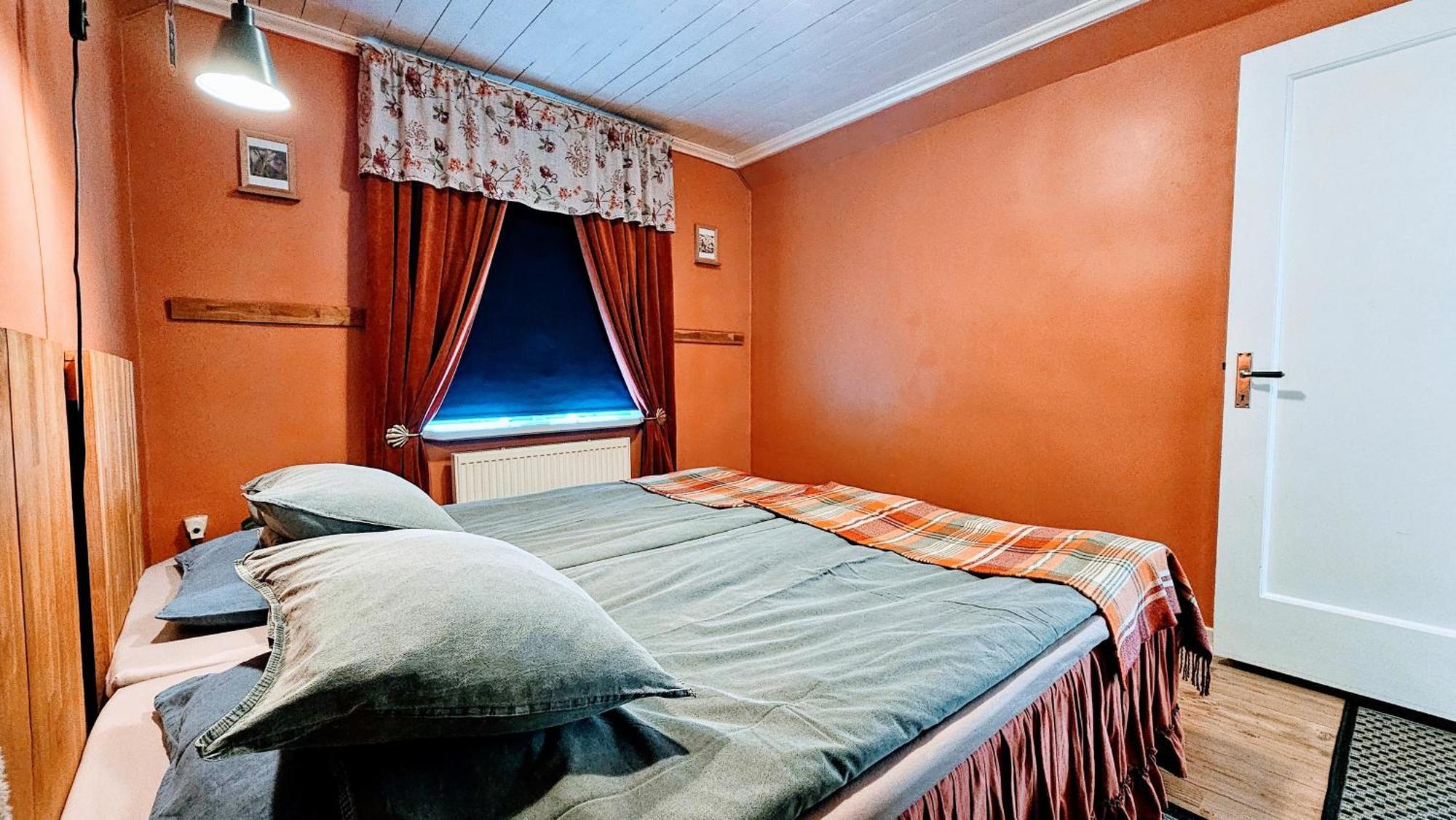 Ullaredsgarden B&B Express Bagian luar foto